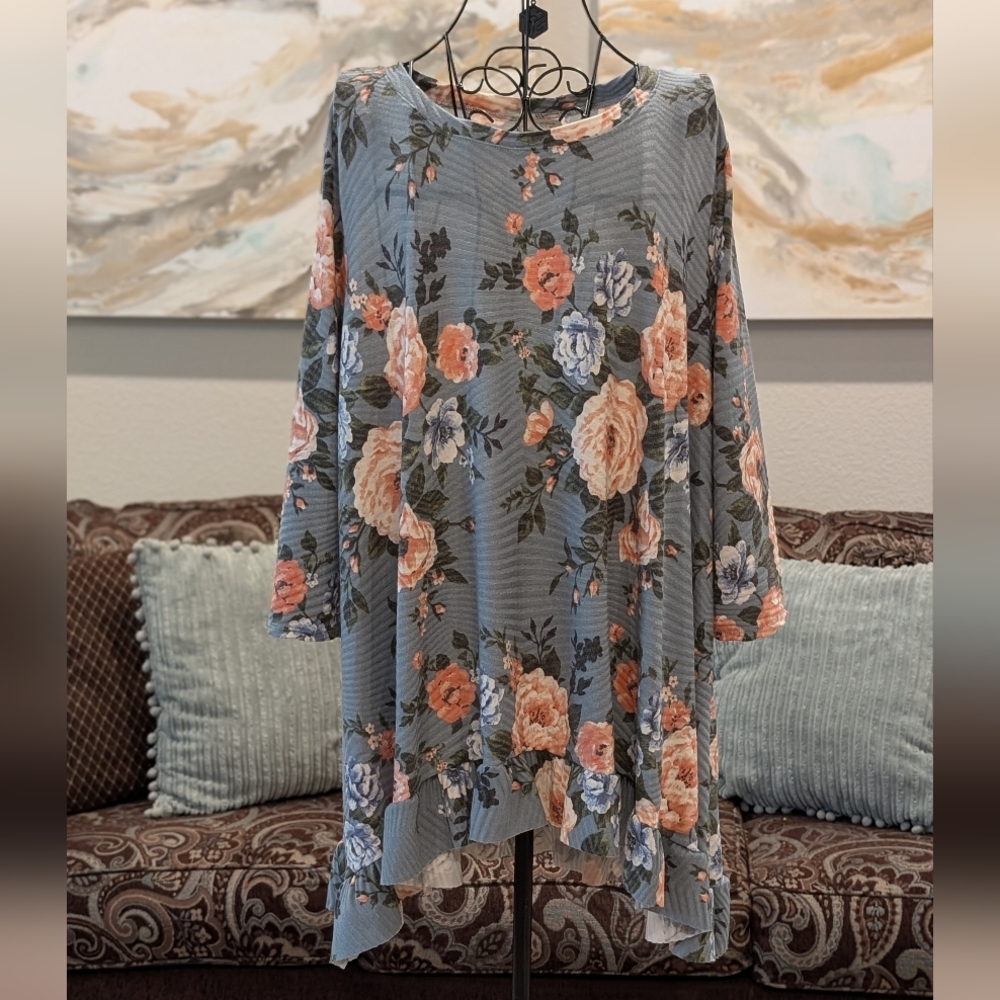 NWOT Dusty Blue Floral Print High-Low Top